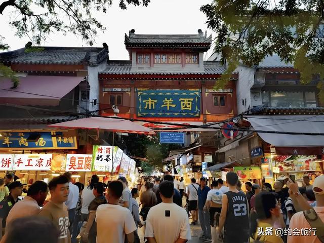 想不通！去西安旅游逛回民街：为什么越坑的店，越有人排队？
