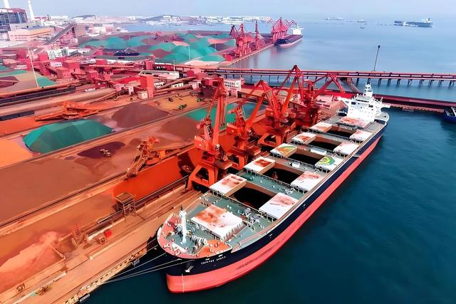 中国稀土新规反手封喉，川普‘牛毛论’当场翻车，新疆成最大王牌