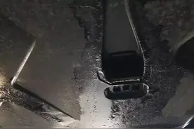 豪车迈巴赫也漏水？图片