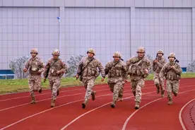 这组同框对白，见证老兵热辣滚烫的青春图片