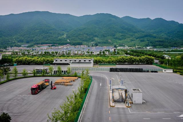 鸭绿江国门景区，领略中朝边境的异域风光，还是红色研学的好去处