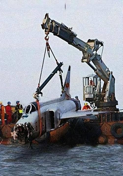 南海撞机后，中国从大卸八块的美国侦察机里，获得了哪些技术？