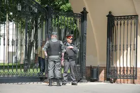 中国人到俄罗斯旅游，一要防盗抢，二要防警察，遇到警察绕着走图片