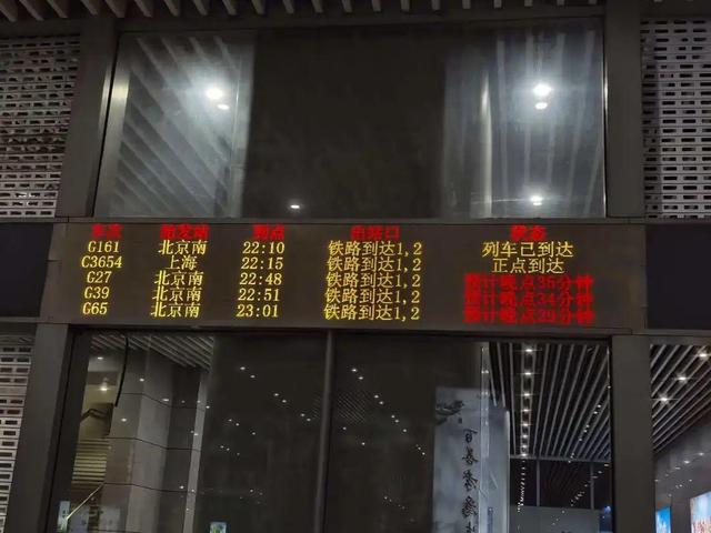 南京上空现持续闪电奇观