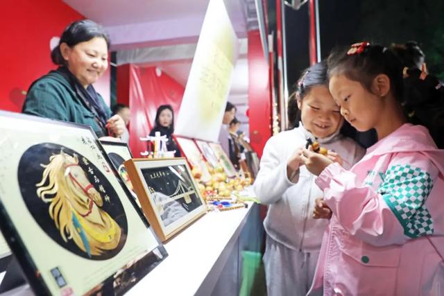 内蒙古扎兰屯：沙果奇妙夜 打造全国首个沙果产业文旅节庆IP