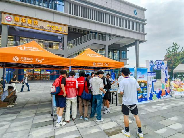 金佛山邀重庆工业职业技术大学（南川校区）全校师生解锁山水美景~