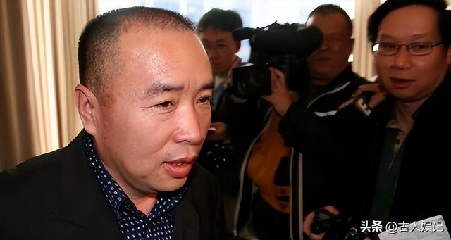 赖昌星妻子曾明娜现状，独居3000平老宅，做饭弄花草活成人生赢家