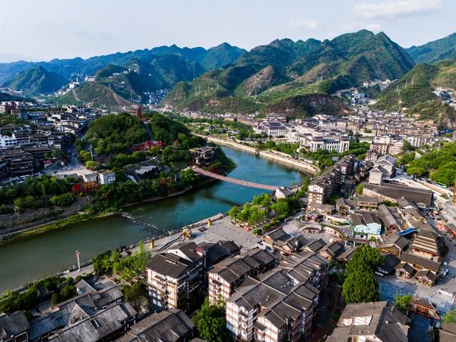 谁能想到，前两年还在酒圈风光无限的“茅台哥”，会栽在自己身上