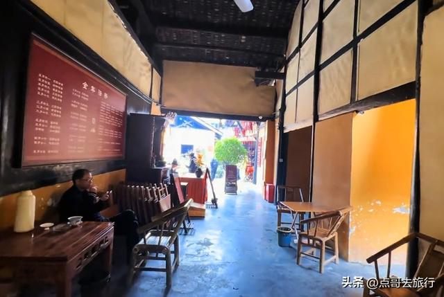 成都闹市中心神秘小庙，“似庙非庙”的烟火气，吃斋饭仅需8元！