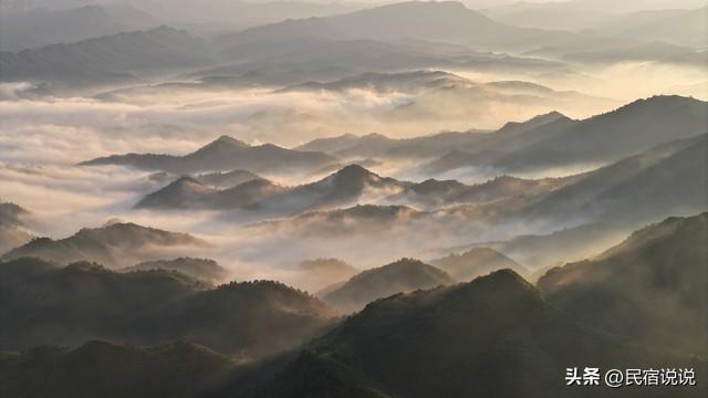 千万别错过！云海里的金山岭长城太绝啦。