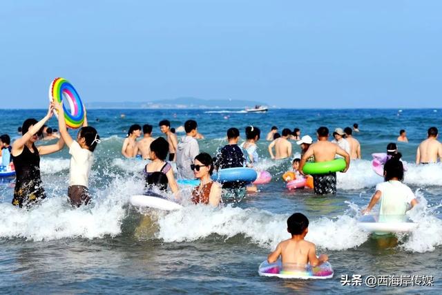西海岸金沙滩，“人浪”来袭！