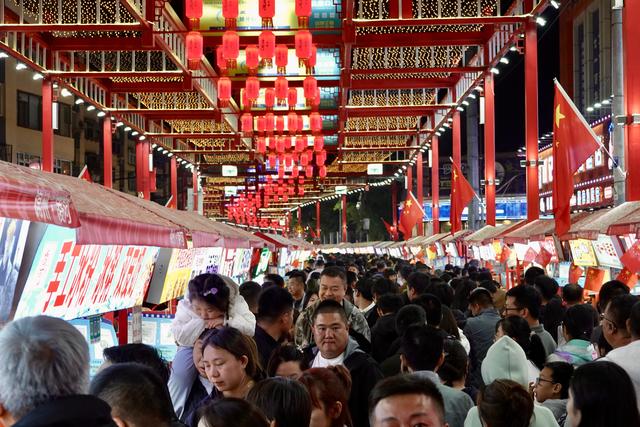 从北京到沈阳900公里，电车、夜市与人间烟火