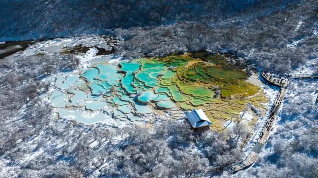 瑶池仙境入画来！黄龙的冬日，每一帧都是大片🤩