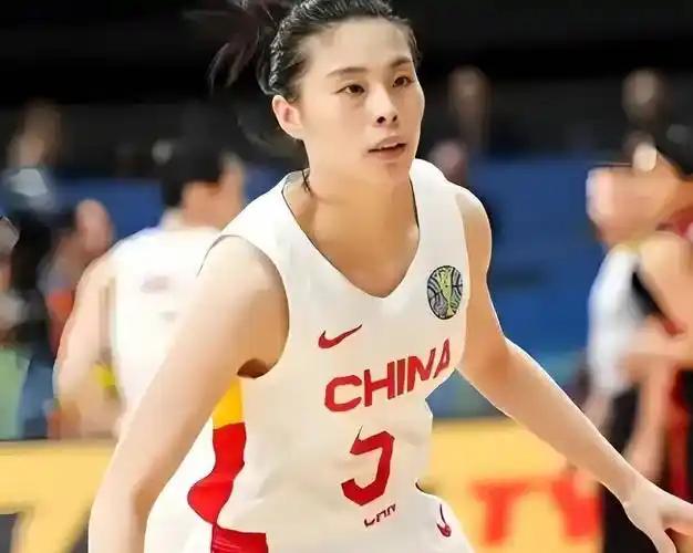 女篮出局,李梦冲上热搜!韩旭边说边哭,最新决定:想去海外打球