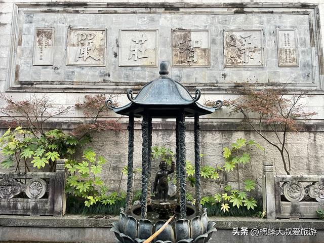 秋日来趟杭州“低调古刹”吧，门票10元，祈福撞钟喂宠一条龙！