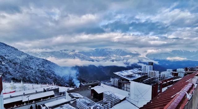 除了黑独山，滇藏线还有哪些适合摄影的景点？