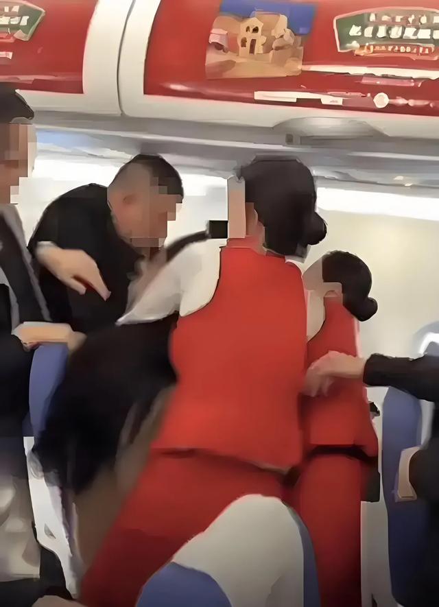 他还是个孩子啊！ 南航飞机上四个大人打一个姑娘，全网都炸锅了！