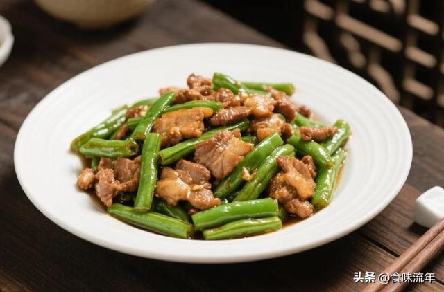 铁锅猛火炒出的四季豆炒肉！脆嫩挂汁香到跺脚，干饭人连吃3碗