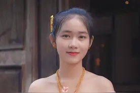 70后男子在老挝遇到18岁真爱，女方长相甜美，网友：后槽牙咬碎了图片