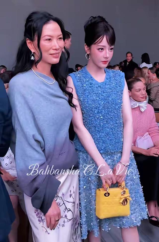 巴黎大秀：热巴又土又美，Lisa三角区尴尬，周也显老，邓文迪升咖