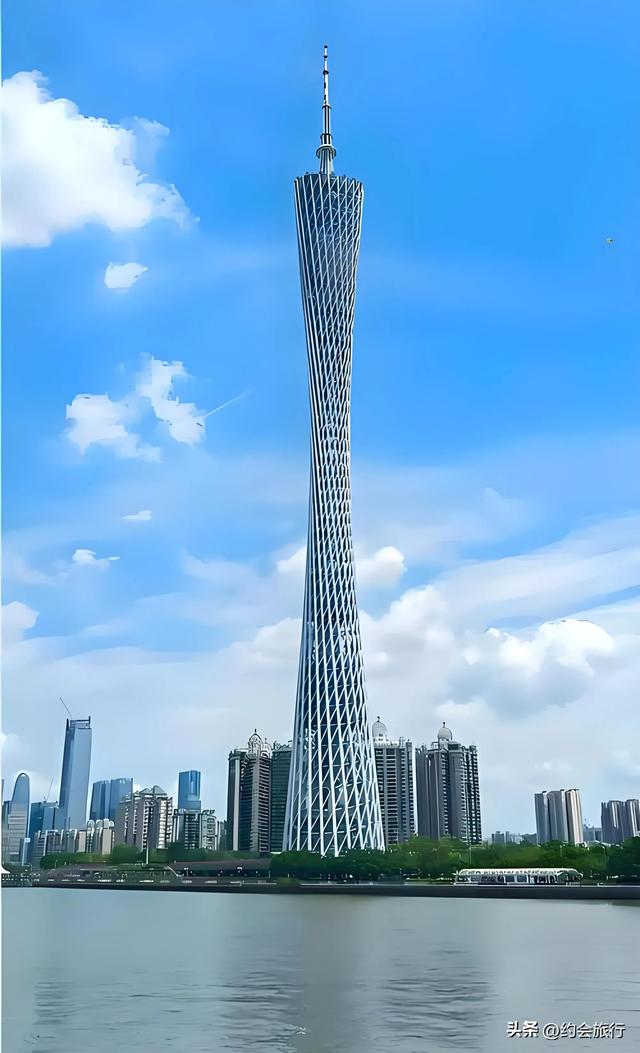 凭啥东方明珠一个老破塔能评5A？广州塔却“哭晕”在600米高空