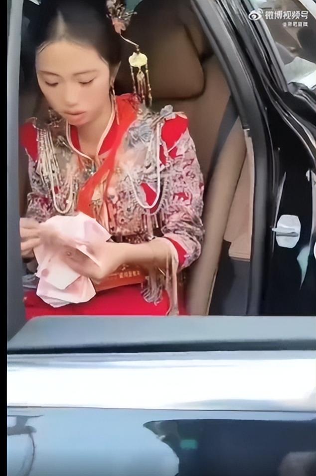 新郎婚礼当天跳河，只因新娘索要2万下车费？此前贷款给20万彩礼