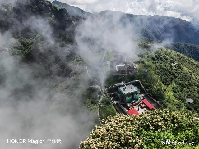 登完泰山又去登梵净山，感觉登山难度不在一个等级