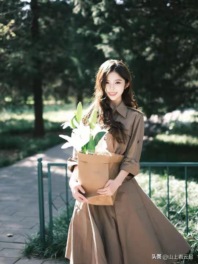 北京美女校花 白的发光 长发飘飘美丽动人 身材颜值简直是初恋的味道