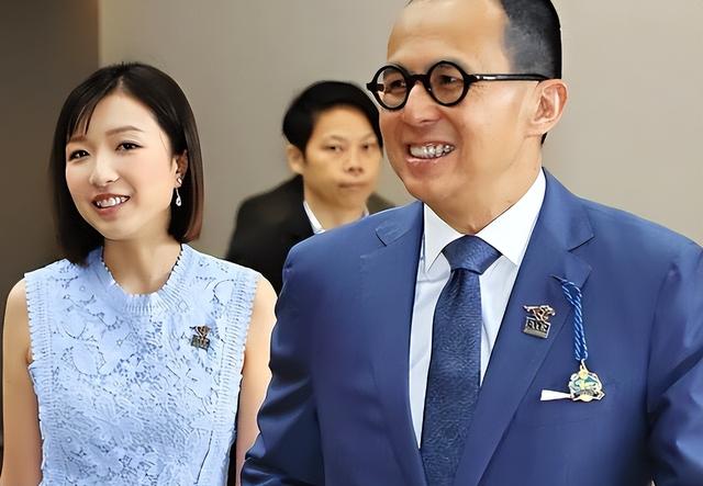 身价千亿有什么用？李嘉诚两儿子的现状，给所有父母都提了个醒