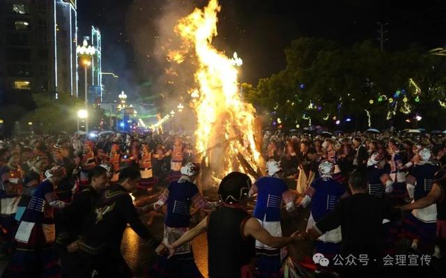 会理“川滇火把季 清凉会理游”共燃火把活动震撼来袭