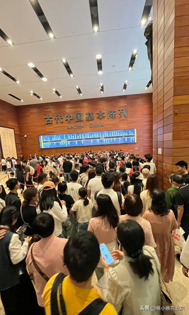 2025年国庆第五天，北京国家博物馆发生的真实排队场景，快来看看