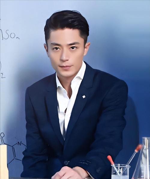 《如懿传》“窝囊皇上”逆袭， 霍建华新剧放飞自我，毒舌逗笑观众