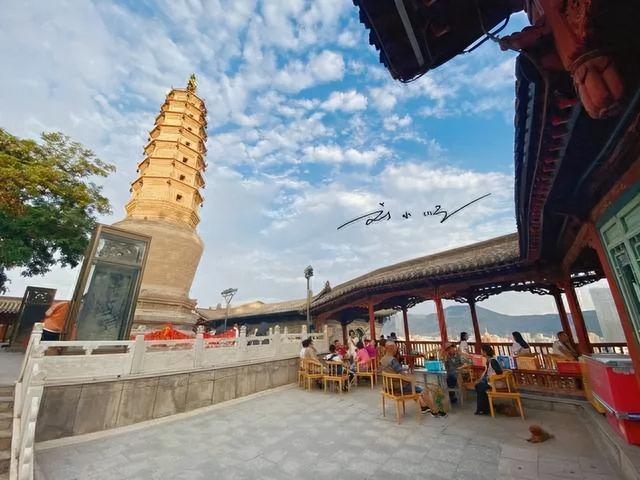 兰州有座“千年白塔”！免费登顶看黄河穿城，本地人爱来喝三泡台