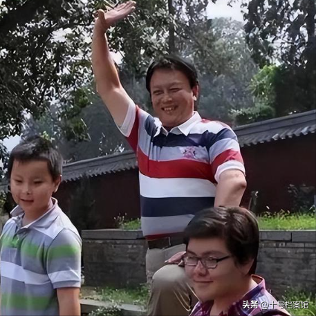 唐国强的“糟心事”，两个儿子都残疾，难怪73岁还得到处卖老脸