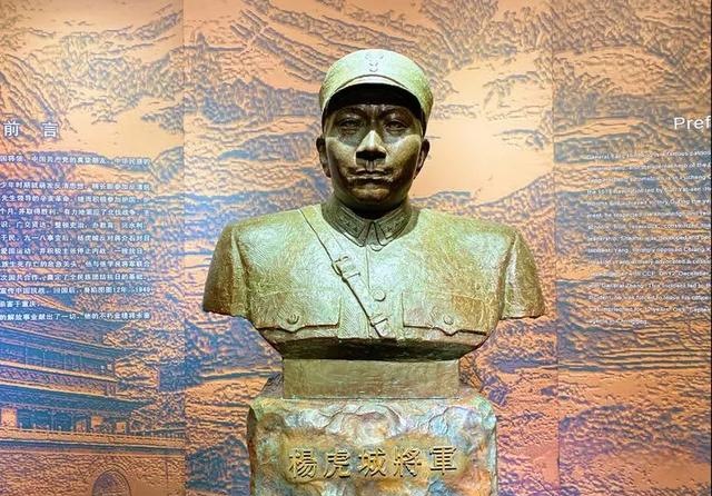 张学良晚年透惊天秘密：杨虎城遭老蒋灭门，因为西安事变主角是他