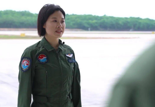 阅兵女机长身份曝光！私生活被扒牺牲太大，老公不简单，央视点名