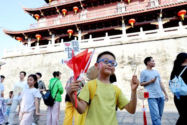 假期首日潮州古城喜迎“开门红”！多部门全力守护节日旅游环境