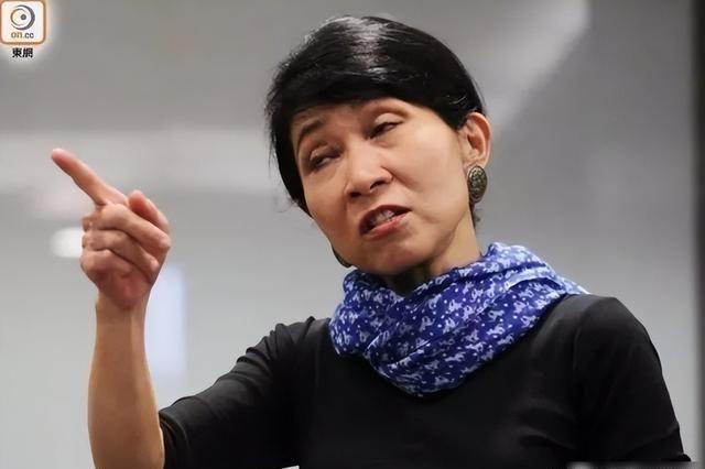 苍天饶过谁！拒唱国歌否认中国籍，俩儿子落户国外，她现状如何？