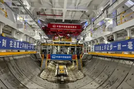 “钢铁巨龙”自主穿江！实探崇太长江隧道盾构施工现场图片
