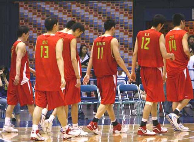 2012年伦敦奥运会上，中国男篮连输5场经历了一连串艰辛的比赛