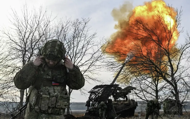 乌15个营被包围后，普京现身前线，转折点已来，俄军迎高光时刻