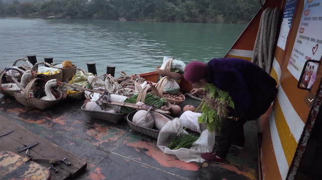 重庆最后的长江轮渡，乘客减少难以为继，爱心传递成网红