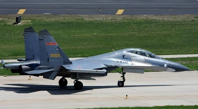 200架轰炸机，70架预警机，1300架战斗机，亚洲第一空军浮出水面