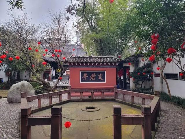 文君井和求凰台，在四川邛崃