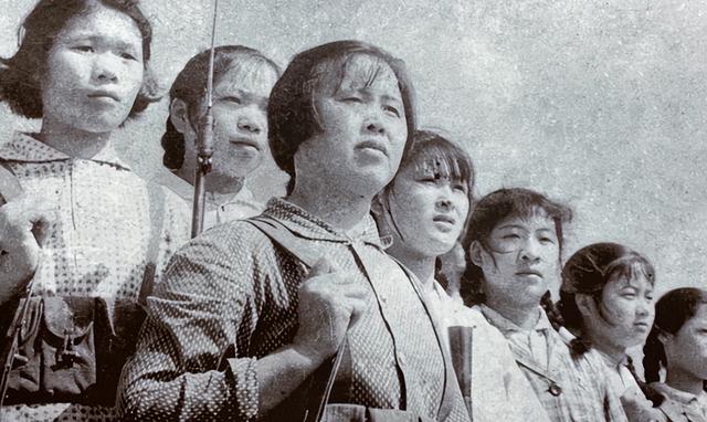 15岁入党	，18岁和主席结婚，如今仍健在，却几乎不露面