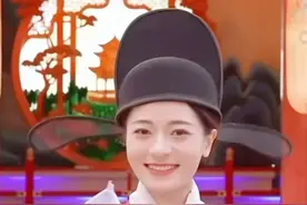 安安:少数民族女孩受资助进京求学，毕业后成为董宇辉的同事图片