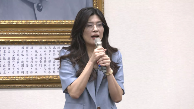 解放军包围台岛，郑丽文愤怒发声，预告明年访陆	，民进党闯大祸