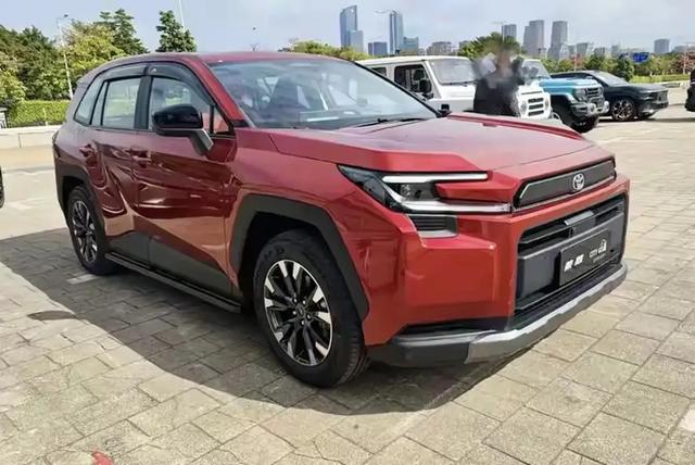 第六代RAV4荣放上市,三种动力、王牌智混 千公里续航,15.18万起