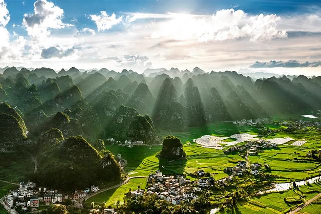 高铁穿云来!有问题,找警察“阿哥”~