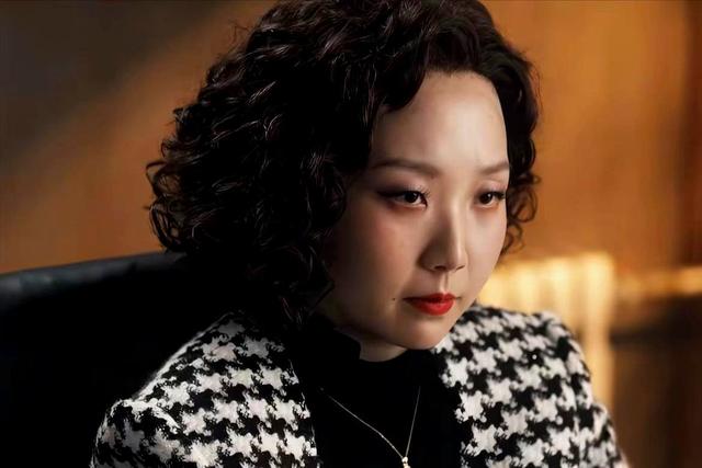 长相平平却资源不断，丑而不自知的4位戏混子女演员，谁给的自信